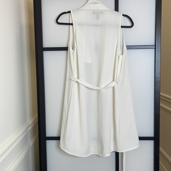 No sleeve fancy white jacket - Picture 3 of 3